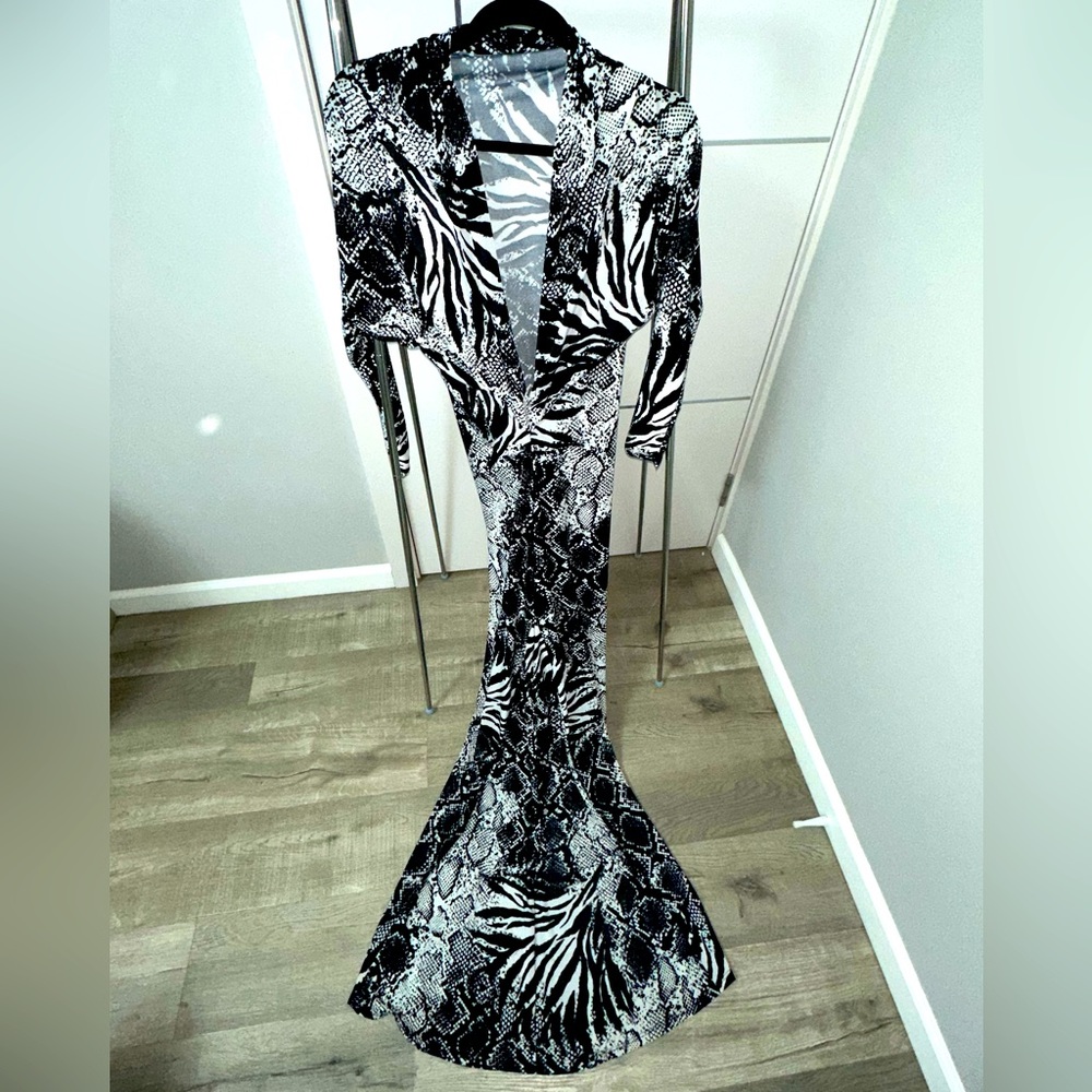 Maxi beautiful dress.Size S.Never worn.